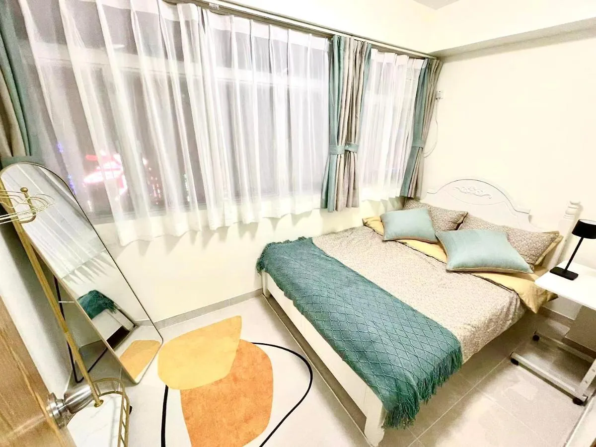 Stylish 3-Bedroom Apartment: Central Location & Spacious Living Hong Kong