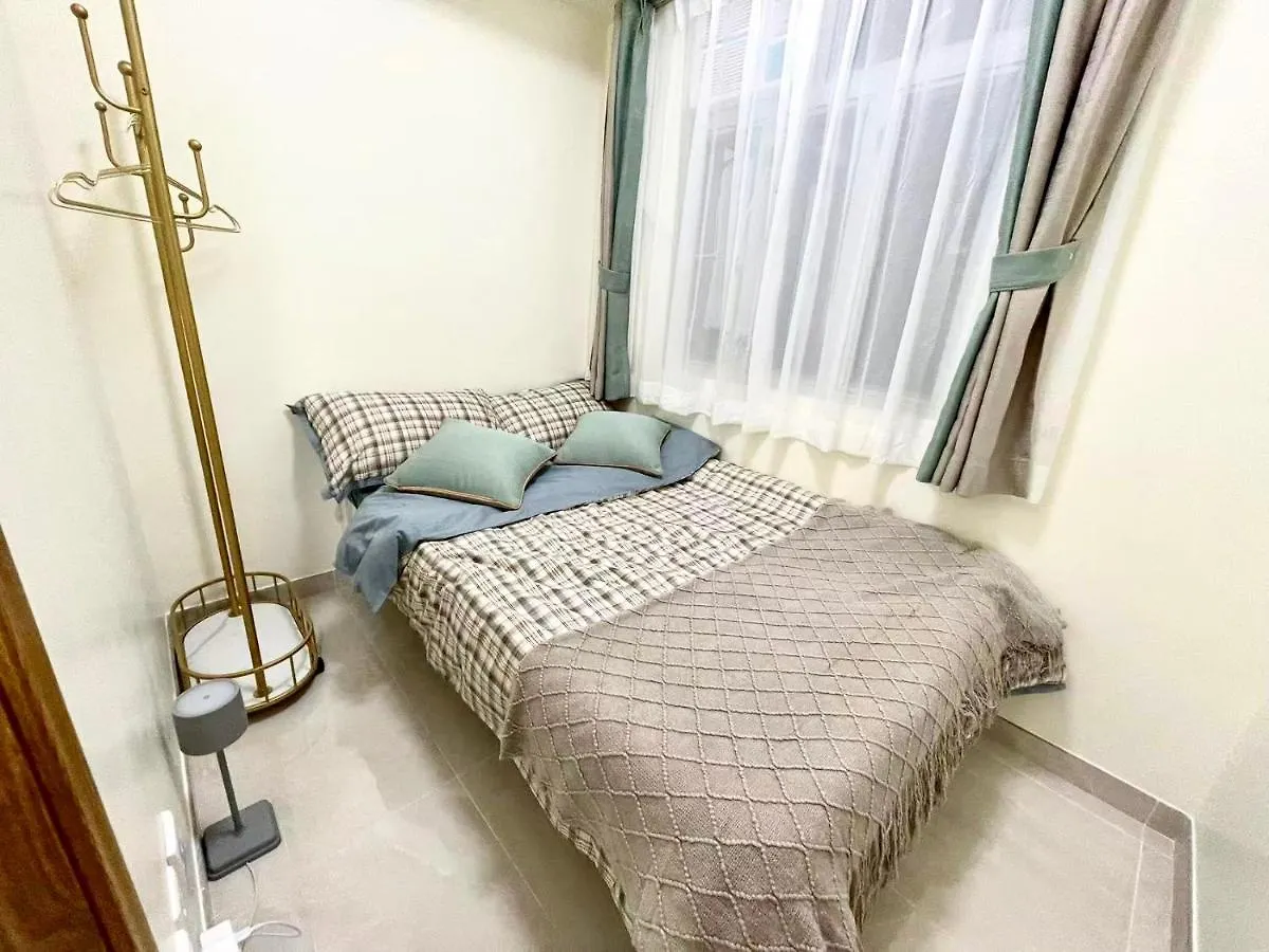 Stylish 3-Bedroom Apartment: Central Location & Spacious Living Hong Kong Apartment