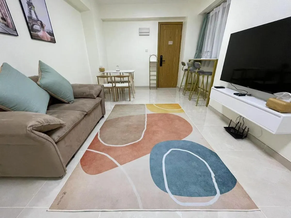 Stylish 3-Bedroom Apartment: Central Location & Spacious Living Hong Kong 0*,  China
