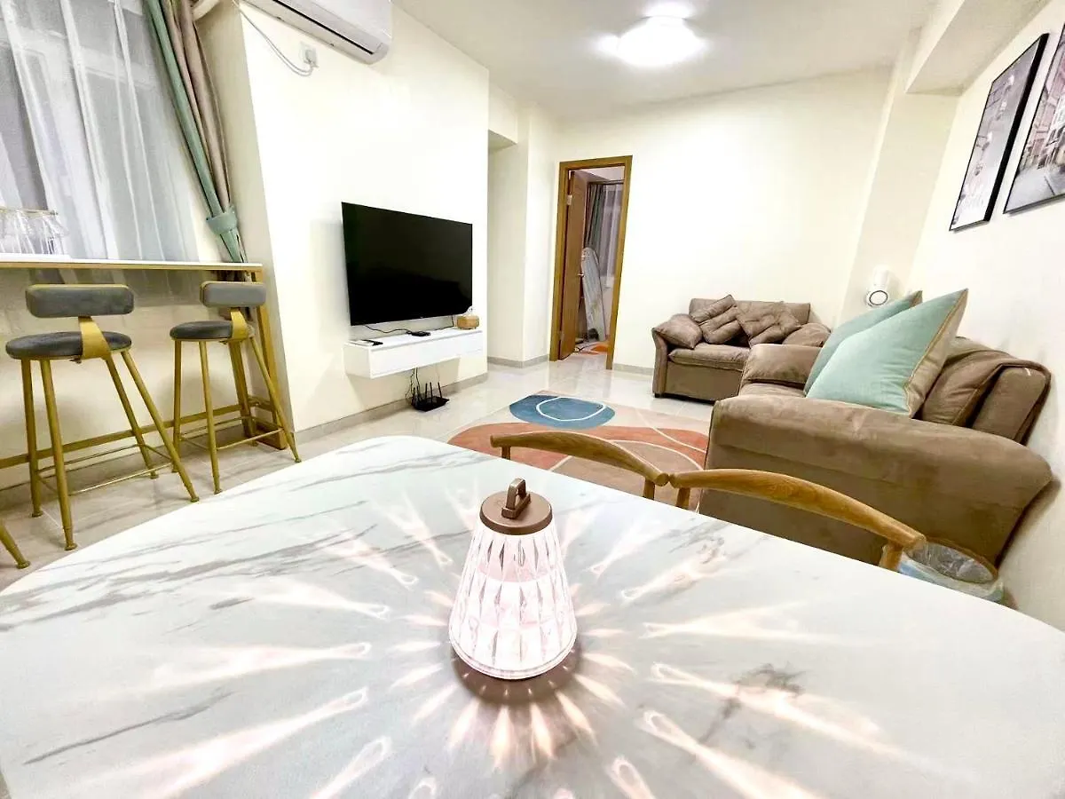 Apartment Stylish 3-Bedroom Apartment: Central Location & Spacious Living Hong Kong