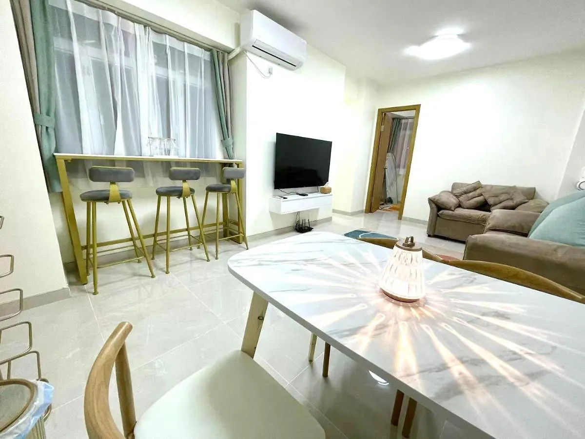 Stylish 3-Bedroom Apartment: Central Location & Spacious Living Hong Kong China