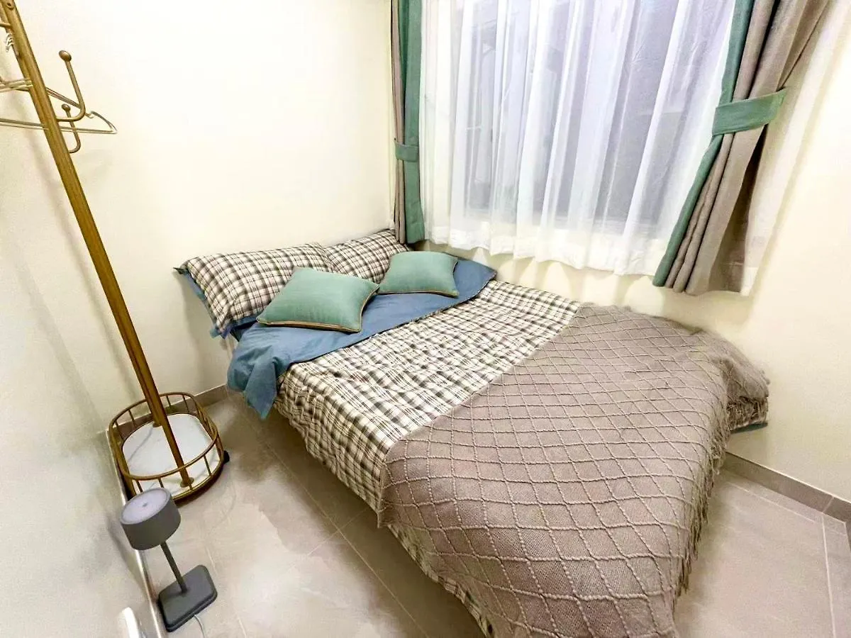 Stylish 3-Bedroom Apartment: Central Location & Spacious Living Hong Kong
