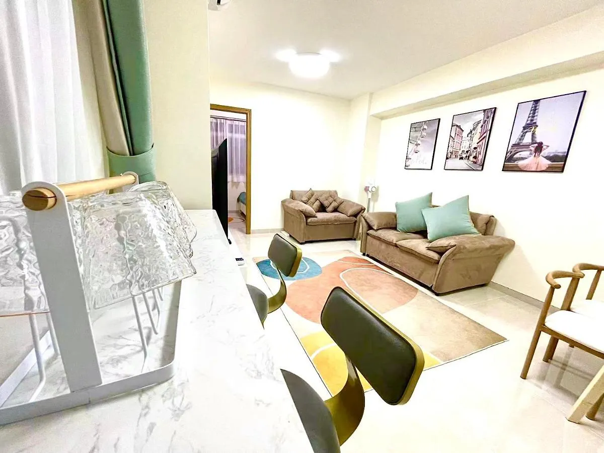 Stylish 3-Bedroom Apartment: Central Location & Spacious Living Hong Kong 0*,
