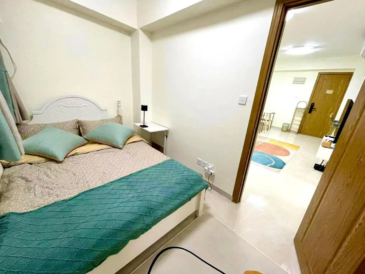Apartment Stylish 3-Bedroom Apartment: Central Location & Spacious Living Hong Kong