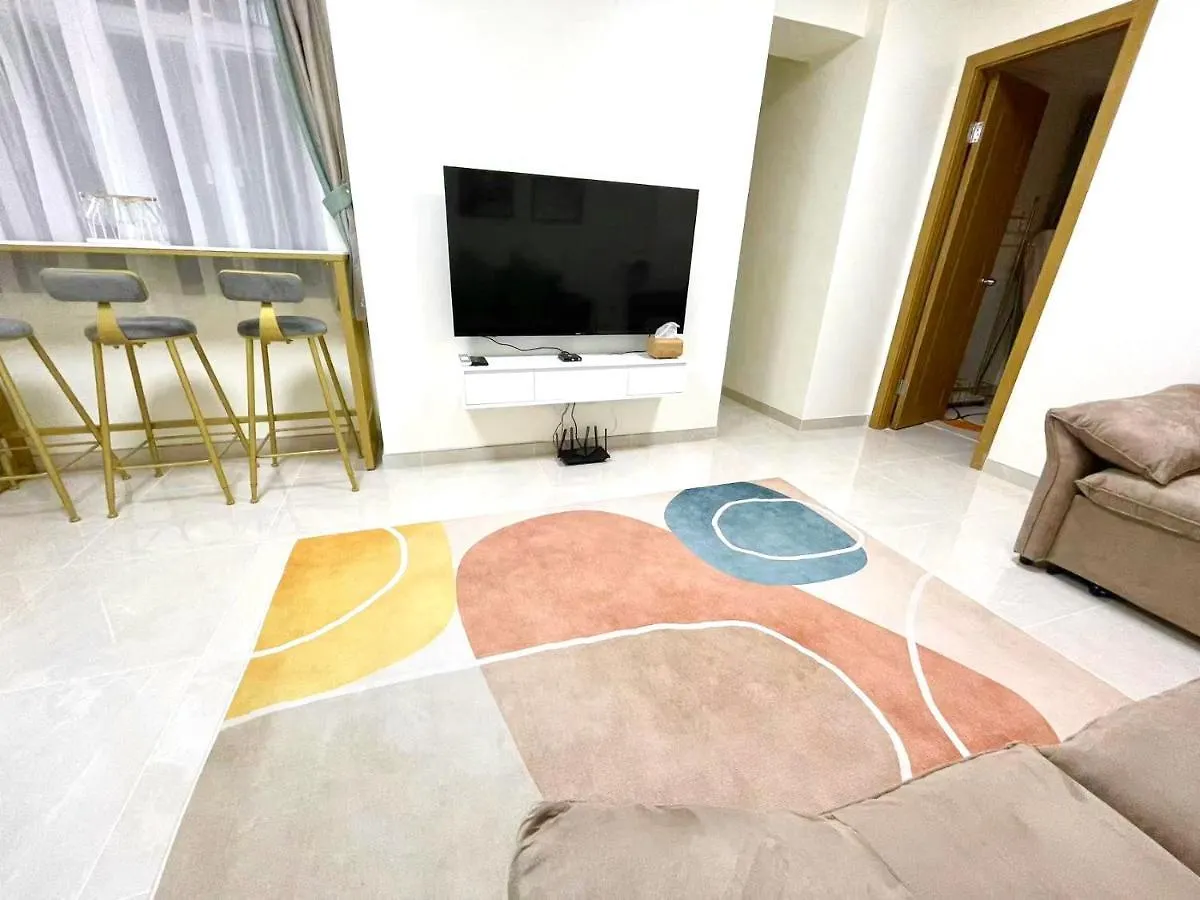 Stylish 3-Bedroom Apartment: Central Location & Spacious Living Hong Kong Apartment