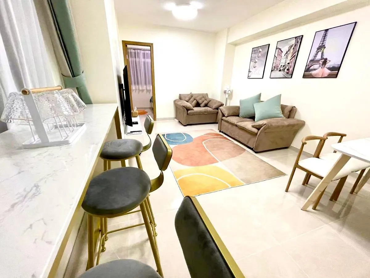 Stylish 3-Bedroom Apartment: Central Location & Spacious Living Hong Kong 0*,  China